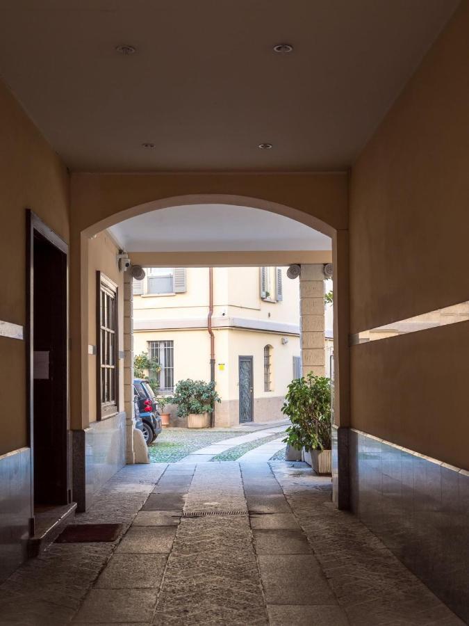 The Best Rent - Studio Nearby Sant'Agostino Metro Milão Exterior foto